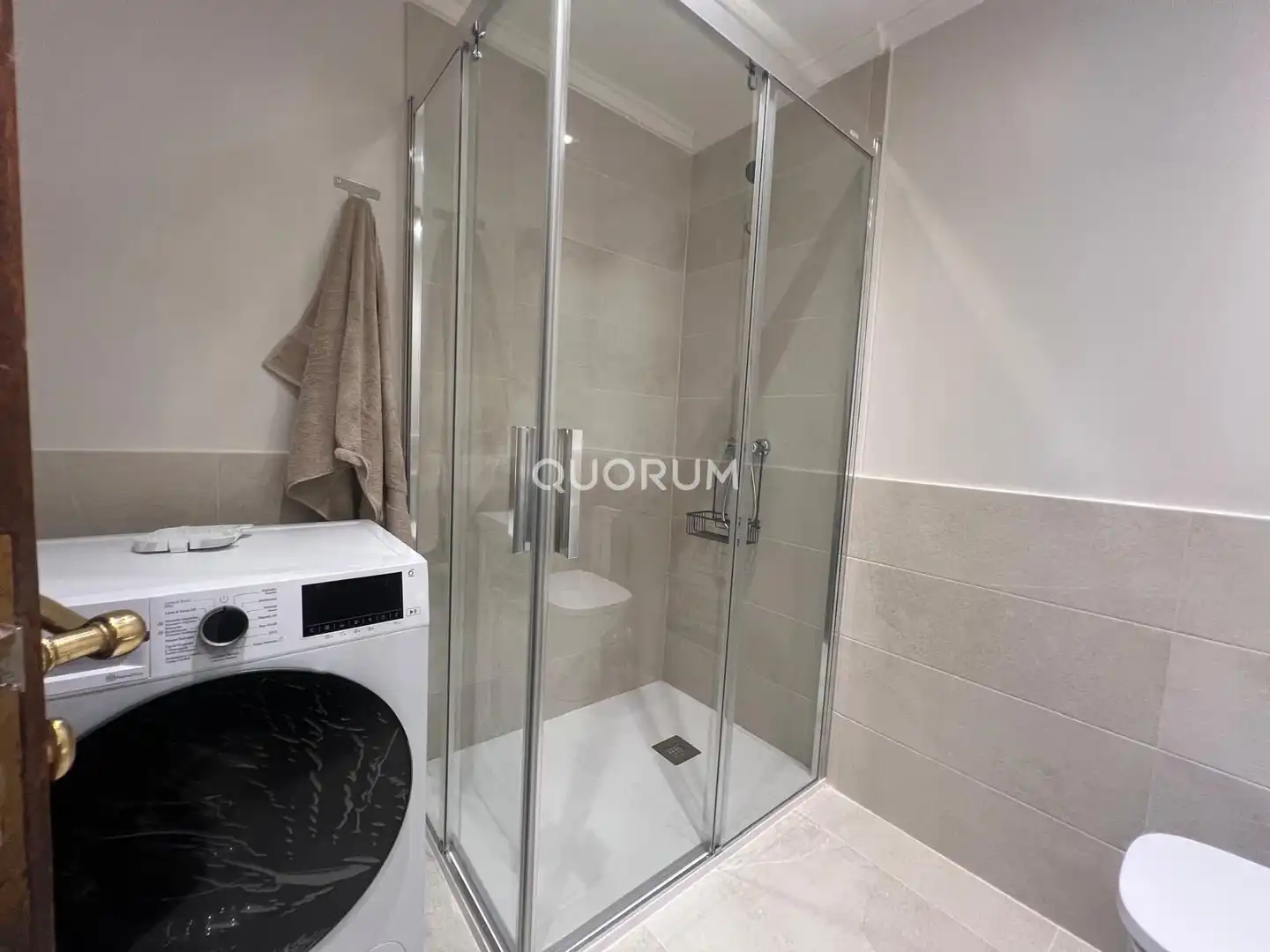 Badezimmer von Wohnung zur Miete in Bilbao  mit Heizung und Möbliert
