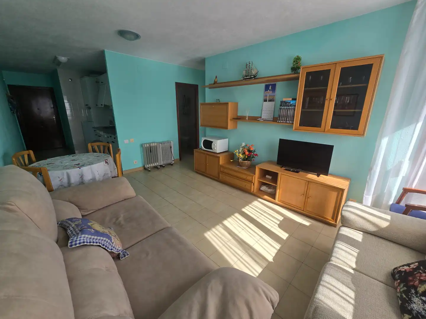 Sala de estar de Piso en venta en Bareyo con Calefacción, Terraza y Amueblado