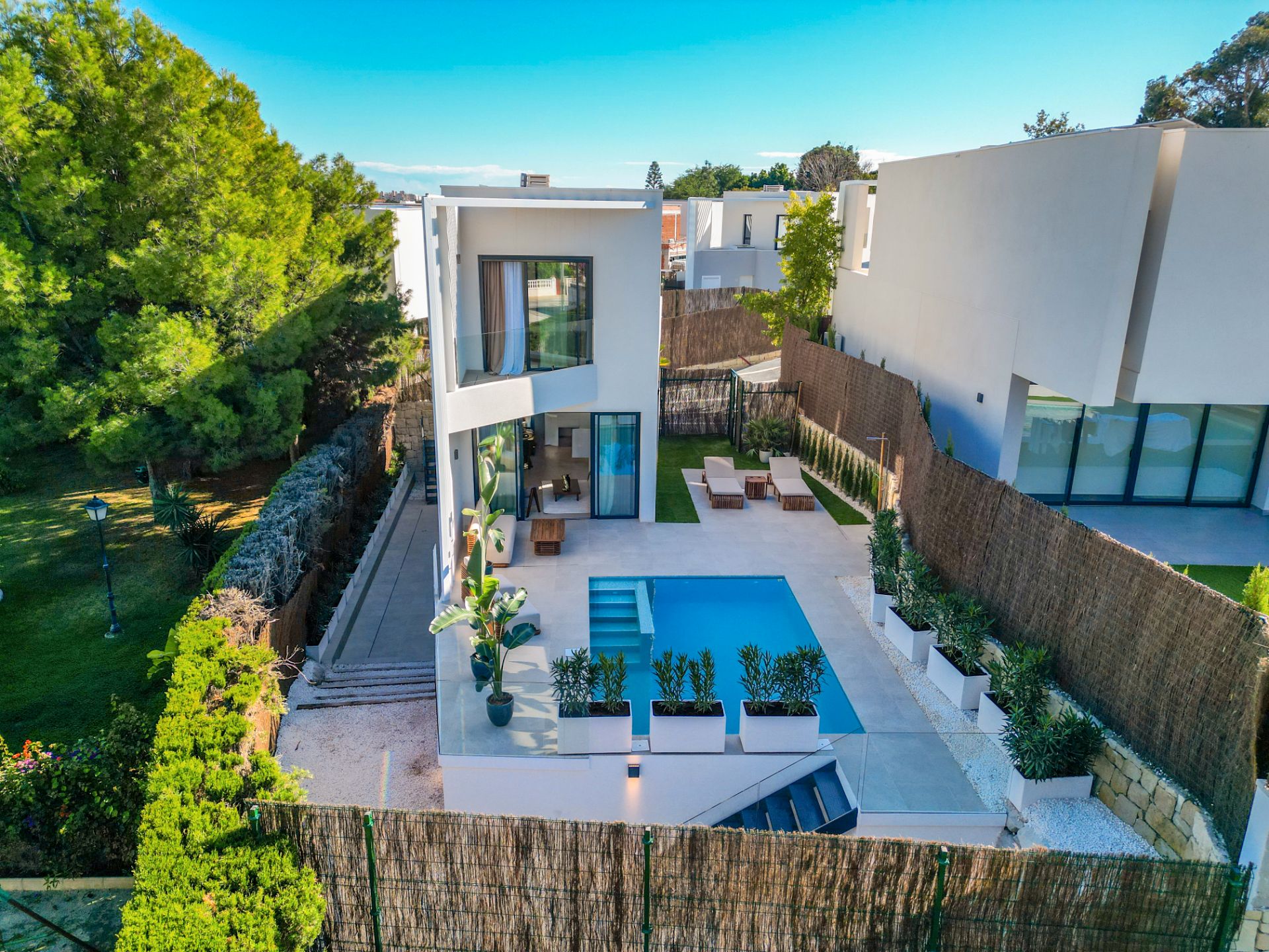 Vista exterior de Casa o xalet en venda en Sant Joan d'Alacant amb Aire condicionat, Jardí privat i Piscina