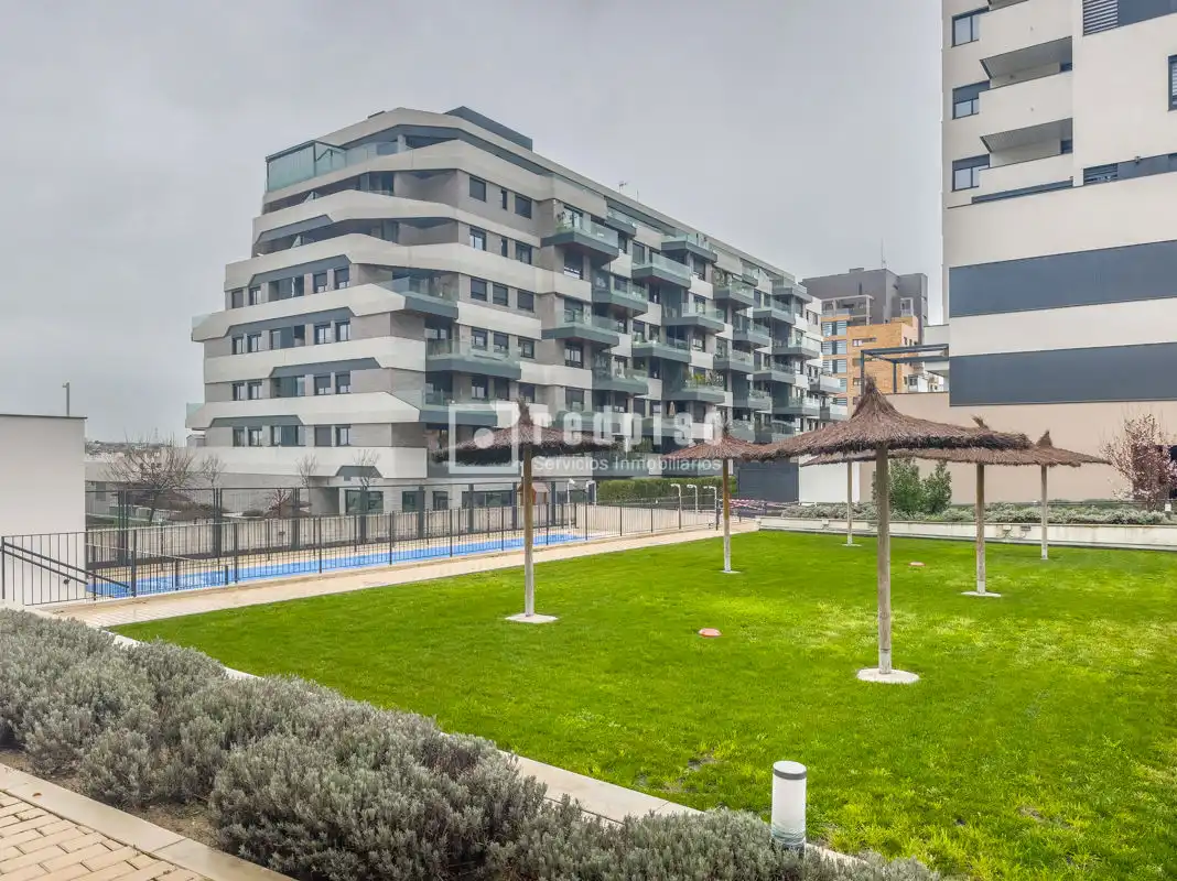 Terrassa de Pis de lloguer en Madrid amb Calefacció, Jardí privat i Terrassa