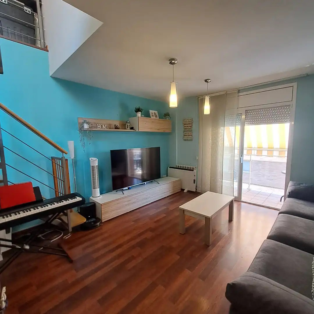 Sala de estar de Dúplex en venta en Castellbisbal con Calefacción, Parquet y Terraza