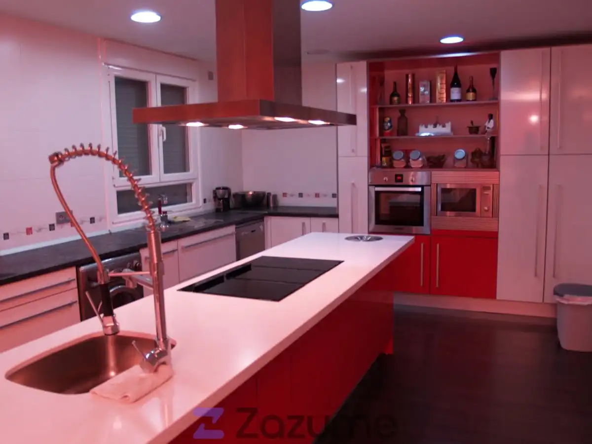 Cocina de Casa o chalet de alquiler en Aldeamayor de San Martín con Calefacción, Jardín privado y Terraza