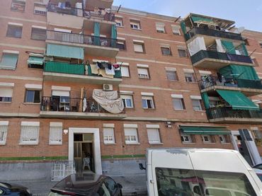 Pis amb balcó en venda a RAMON JOVE DE 15
