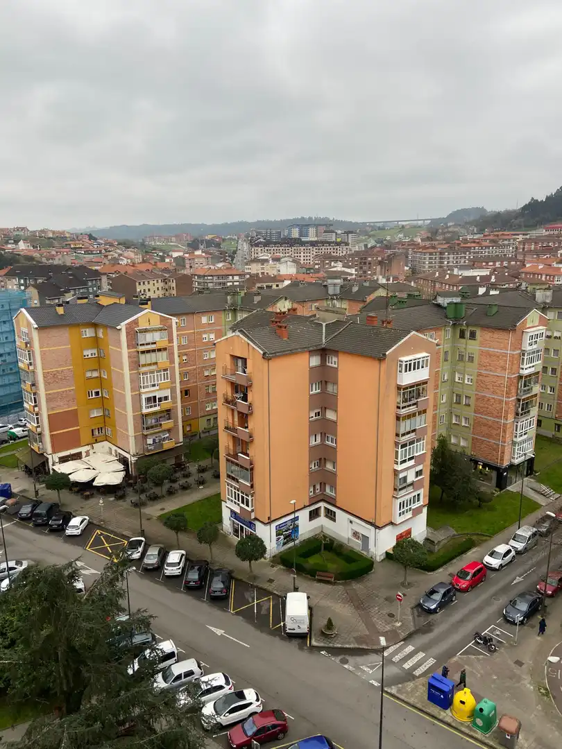 Vista exterior de Piso en venta en Avilés con Calefacción y Balcón
