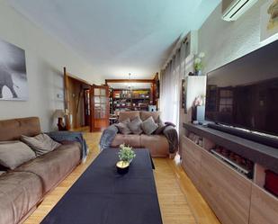 Living room of Apartment for sale in  Madrid Capital  with Heating, Private garden and Storage room