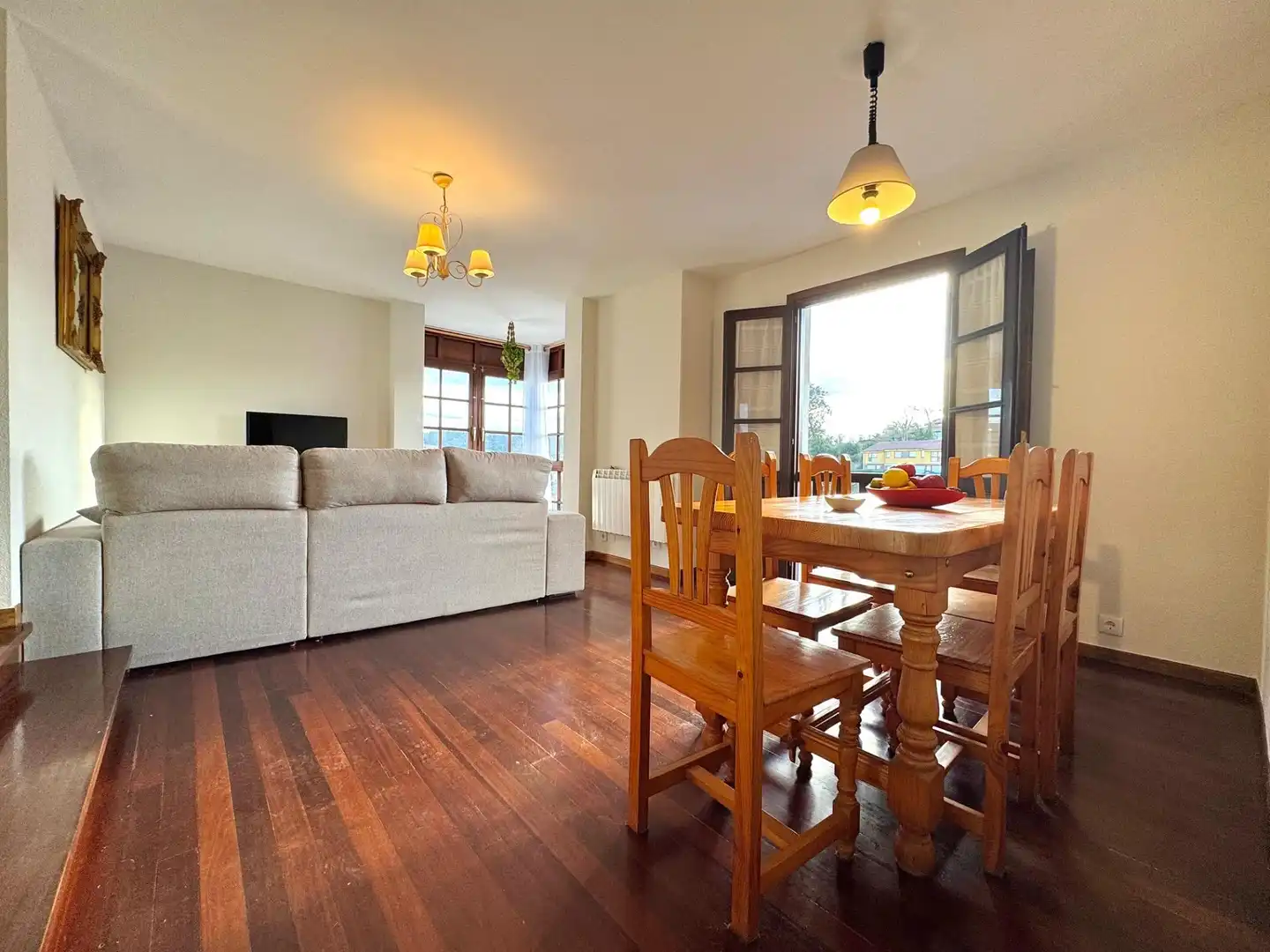 Comedor de Piso en venta en Comillas (Cantabria) con Calefacción y Balcón