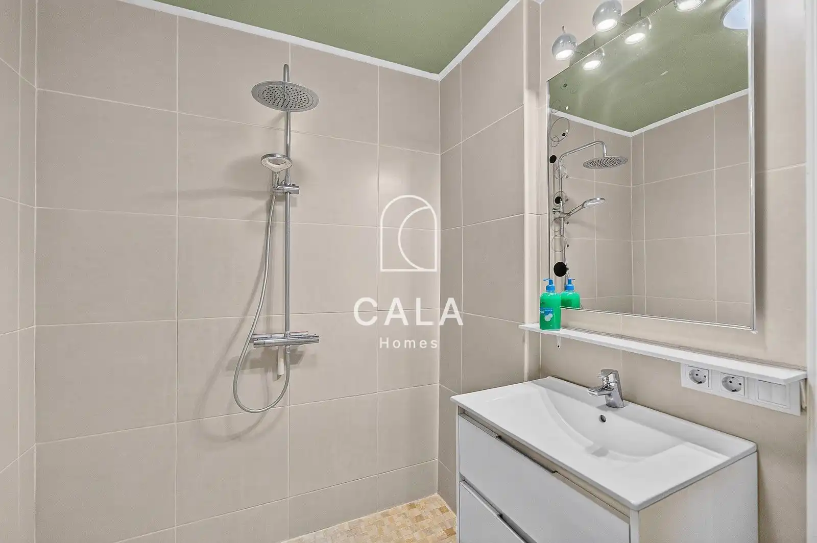Bathroom of Flat for sale in Arona  with Air Conditioner, Heating and Terrace