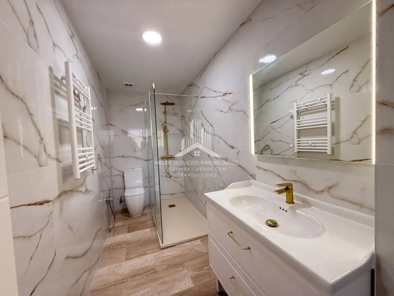 Baño de Piso en venta en Castellón de la Plana / Castelló de la Plana con Aire acondicionado, Calefacción y Alarma