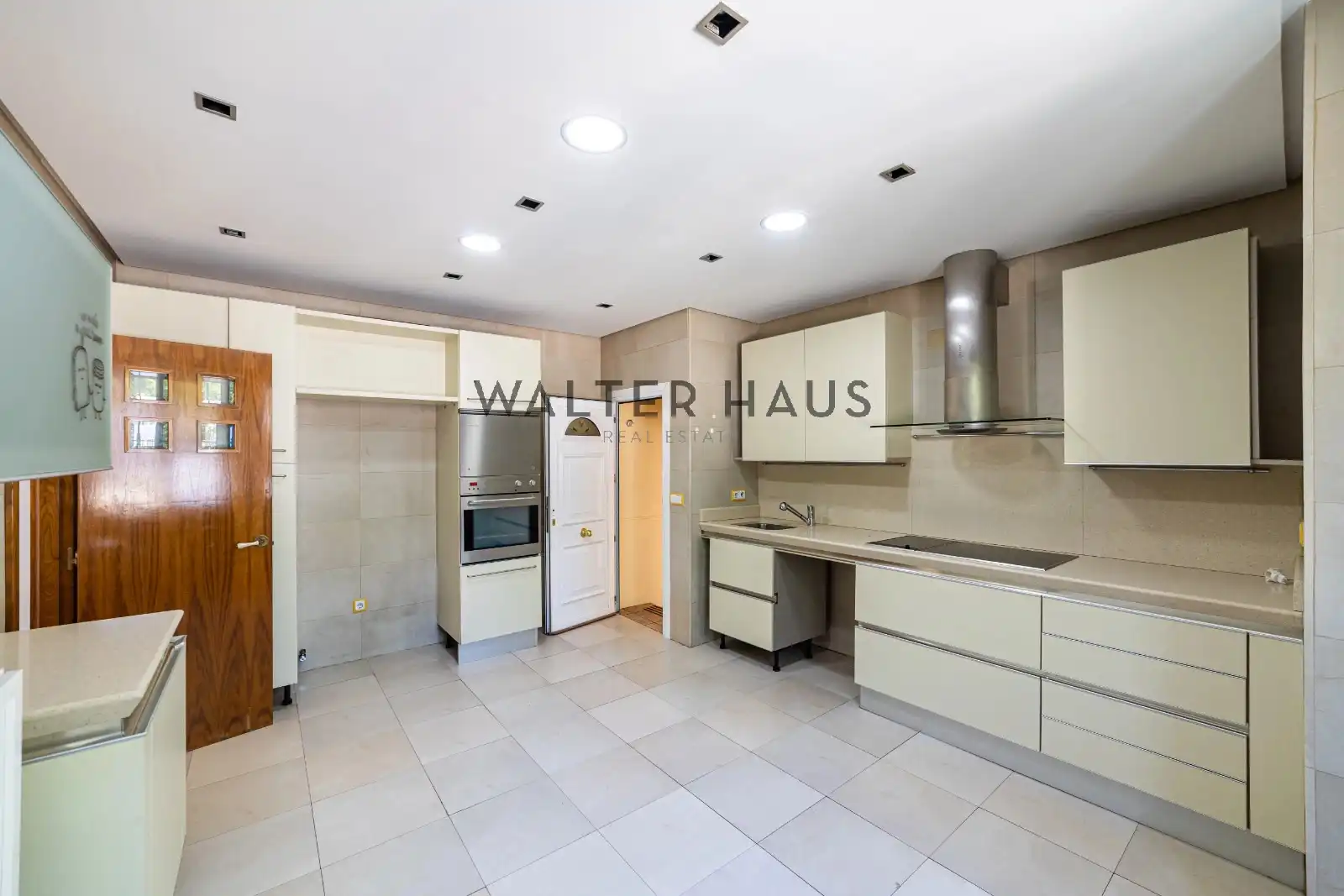 Cocina de Casa o chalet en venta en Madrid con Aire acondicionado, Jardín privado y Terraza