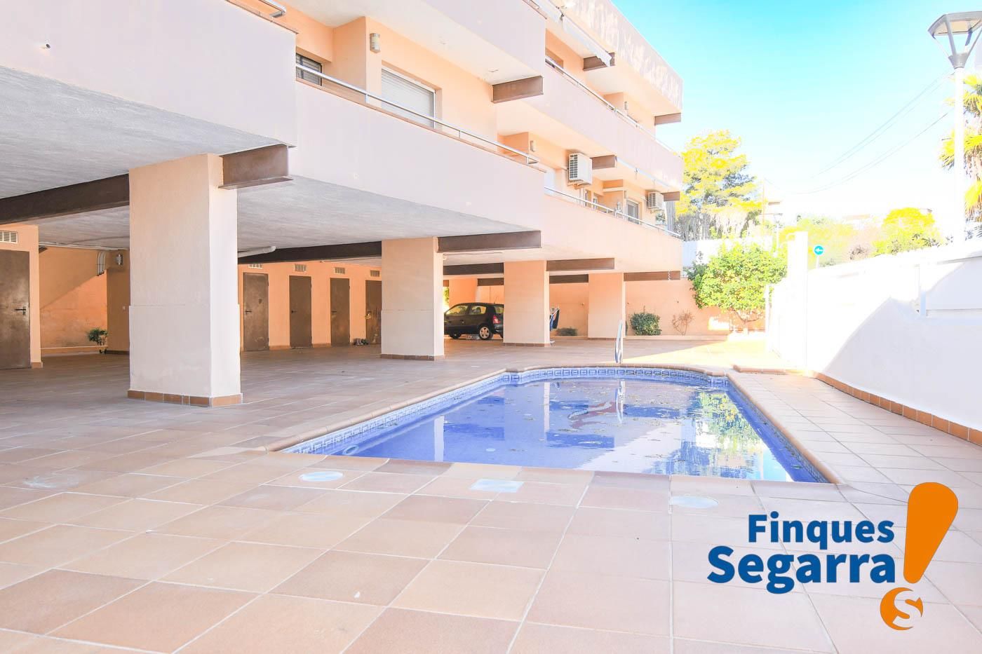 Swimming pool of Flat for sale in Roda de Berà  with Air Conditioner, Heating and Terrace