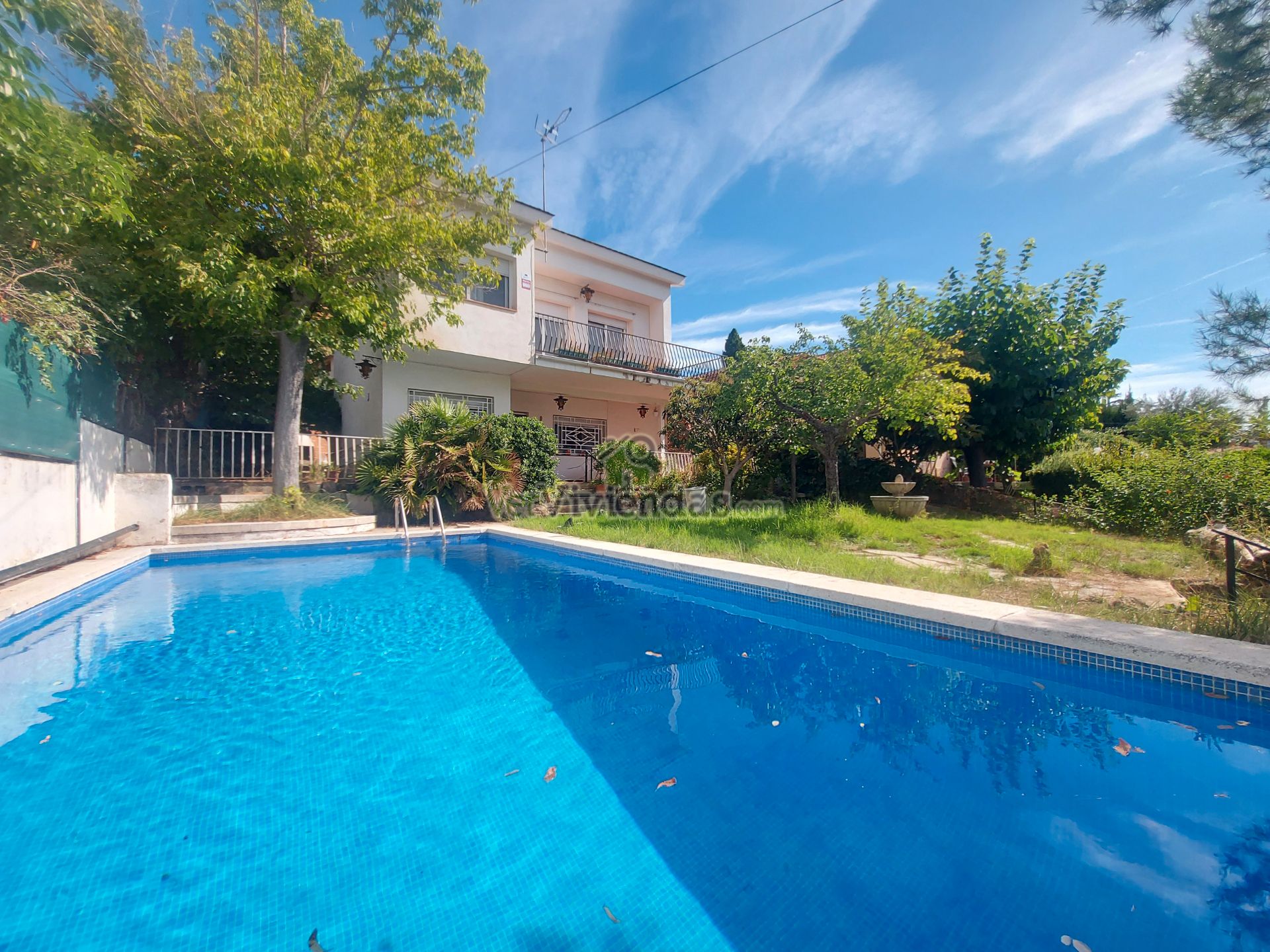 Vista exterior de Casa o xalet en venda en Vallirana amb Calefacció, Jardí privat i Terrassa
