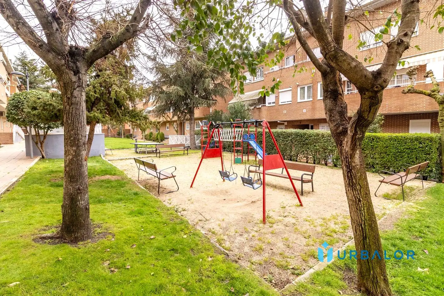 Vista exterior de Planta baja en venta en Alcorcón con Aire acondicionado y Piscina comunitaria