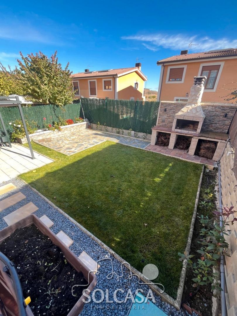 Casa o xalet en venda a Calle Garnacha, Fuensaldaña