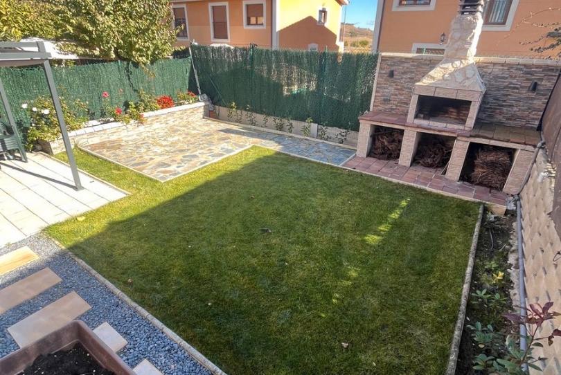 Foto 1 de Casa o xalet en venda a Calle Garnacha, Fuensaldaña, Valladolid