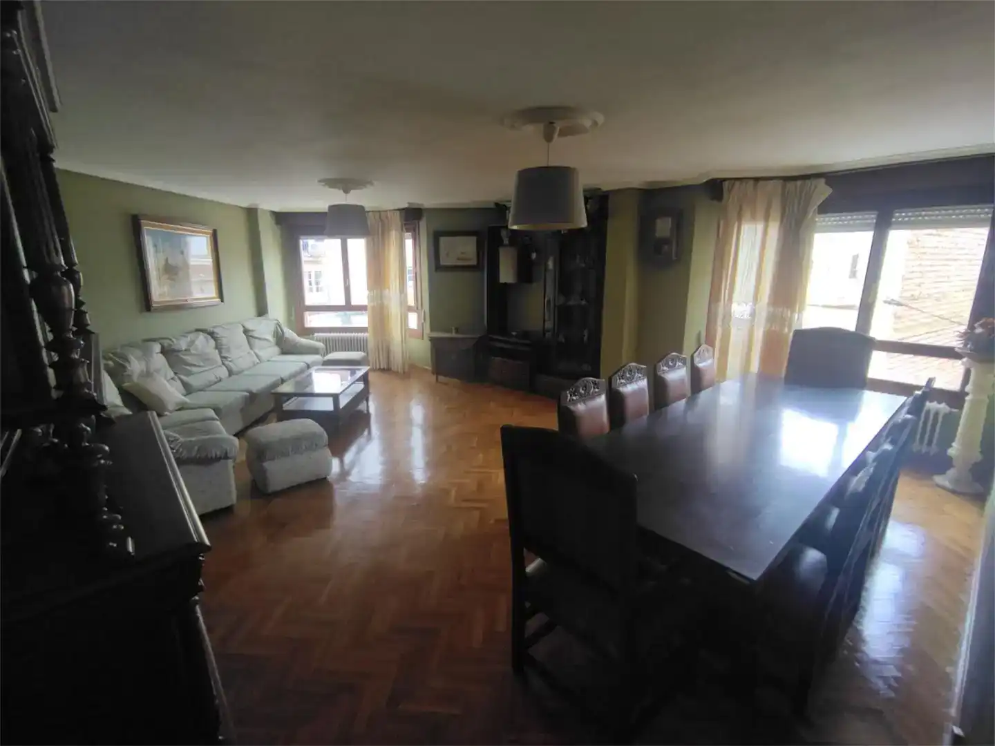 Sala d'estar de Casa adosada en venda en Saldaña amb Parquet, Moblat i Balcó