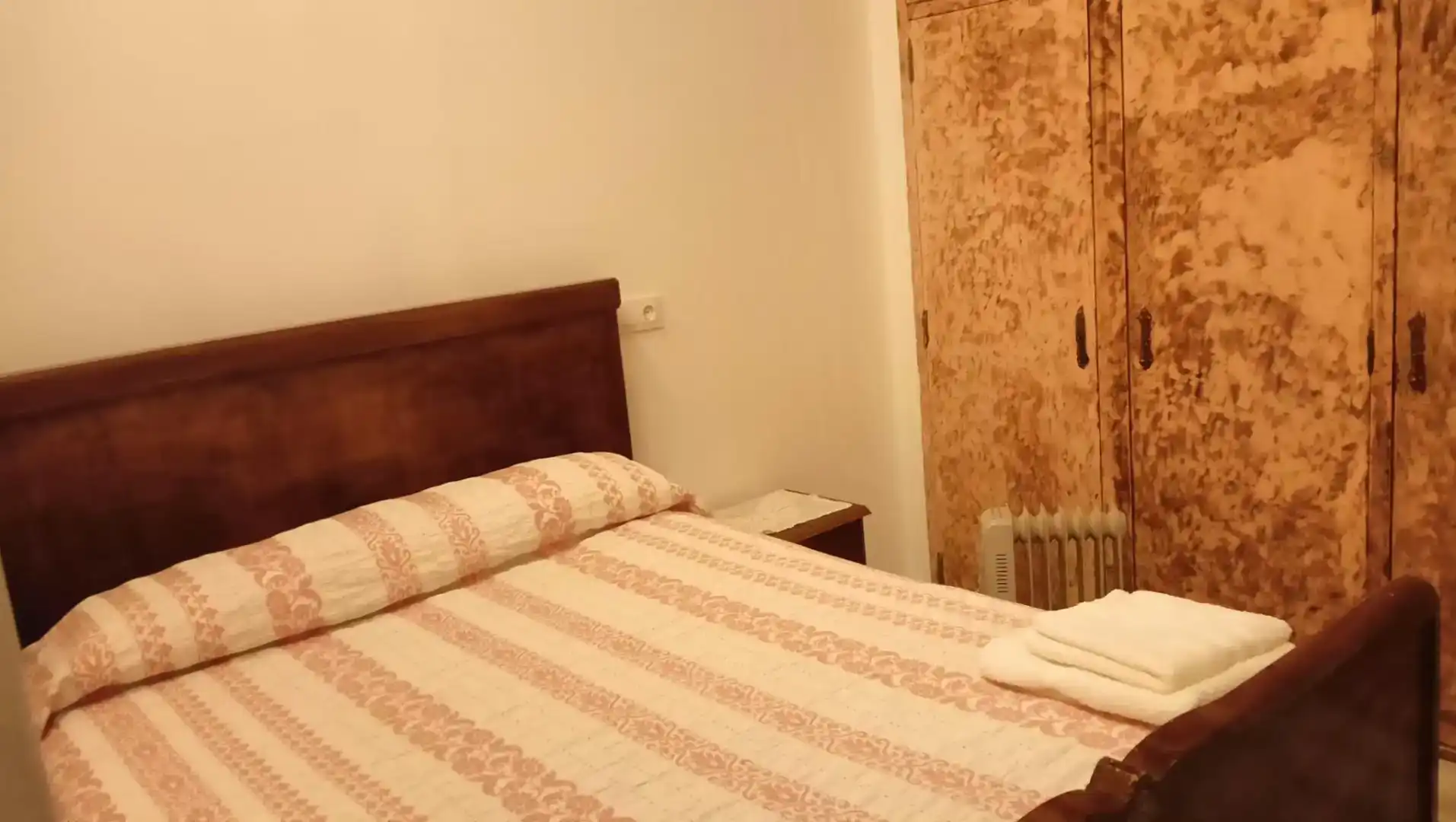 Dormitori de Casa adosada de lloguer en Lalueza amb Aire condicionat, Jardí privat i Parquet