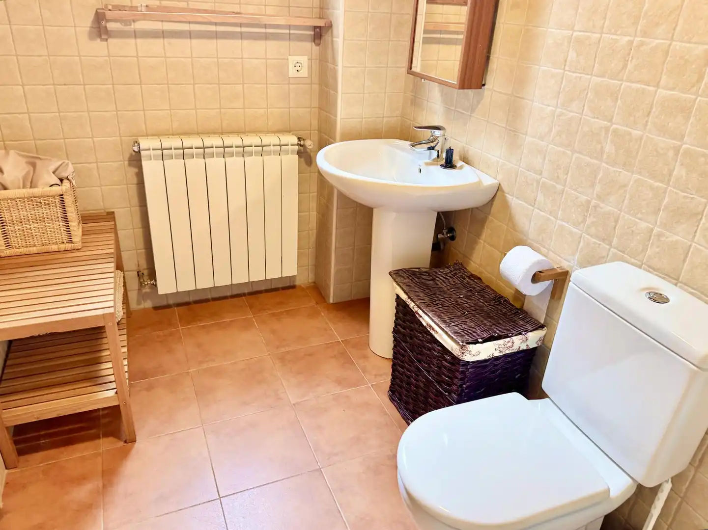 Baño de Casa o chalet de alquiler en Castellar de n'Hug con Calefacción y Amueblado