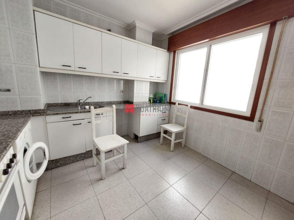 Cocina de Piso en venta en Santiago de Compostela  con Calefacción y Trastero