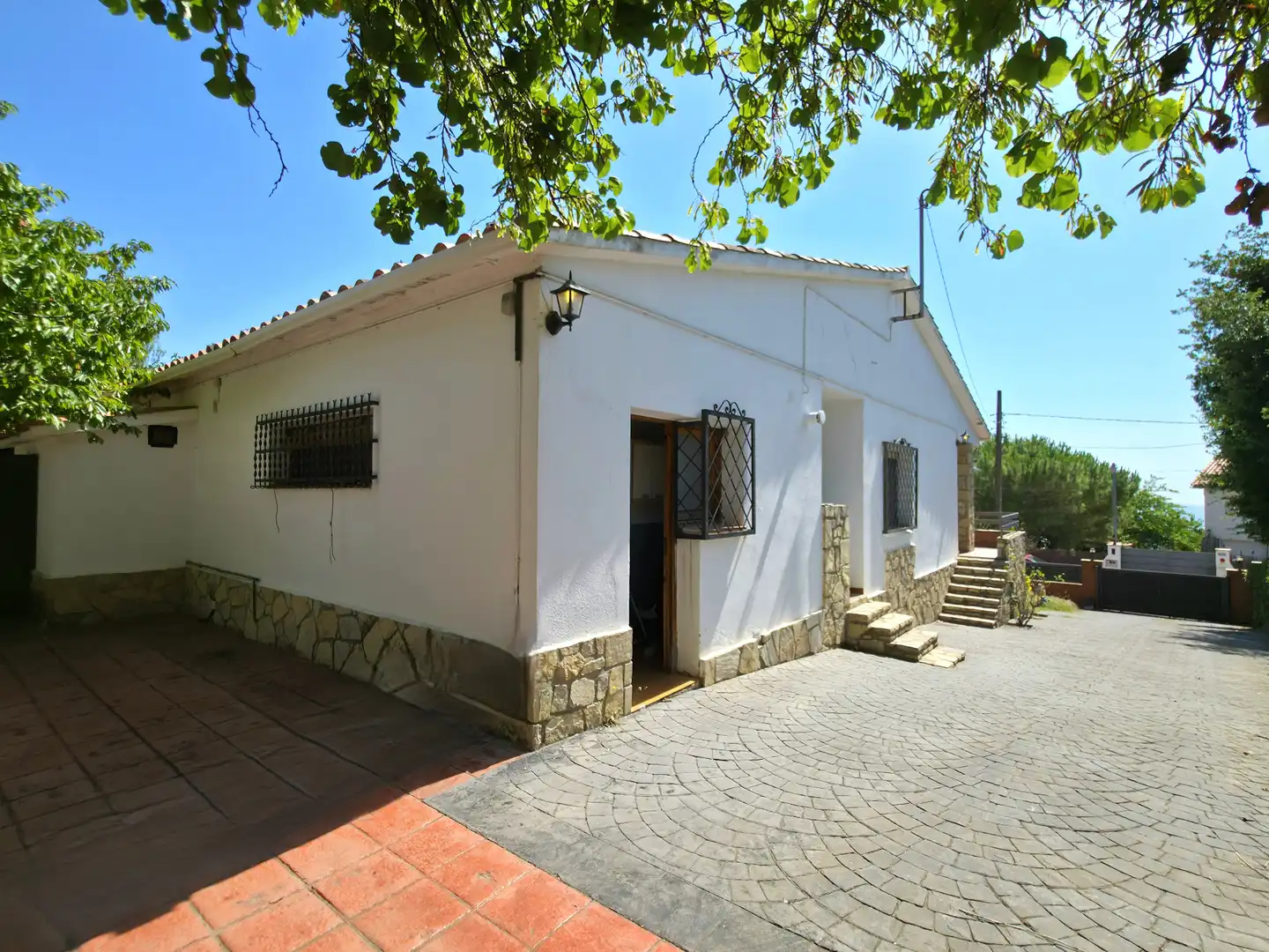 Außenansicht von Haus oder Chalet zum Verkauf in Corbera de Llobregat mit Heizung, Privatgarten und Terrasse