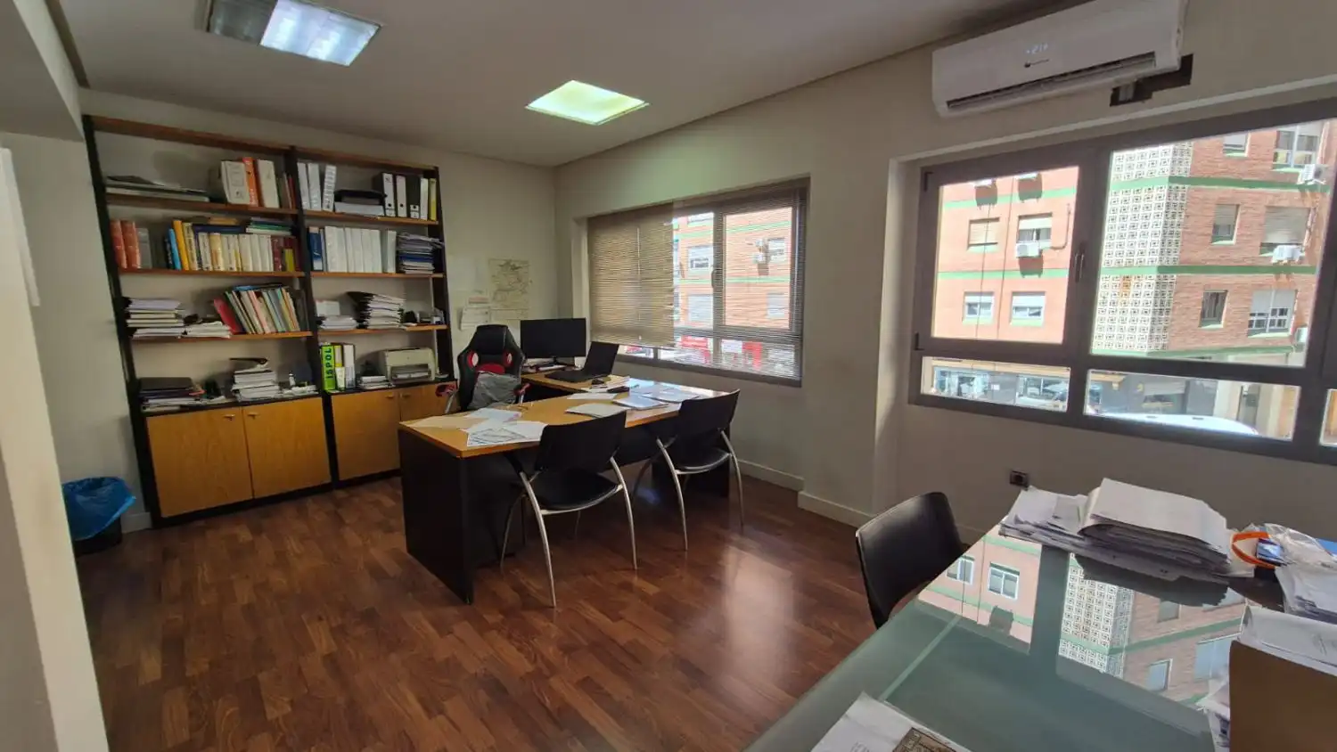 Büro zum Verkauf in Badajoz mit Klimaanlage, Heizung und Terrasse