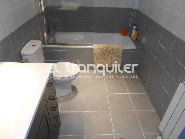 Bany de Àtic de lloguer en Madrid amb Aire condicionat, Terrassa i Traster