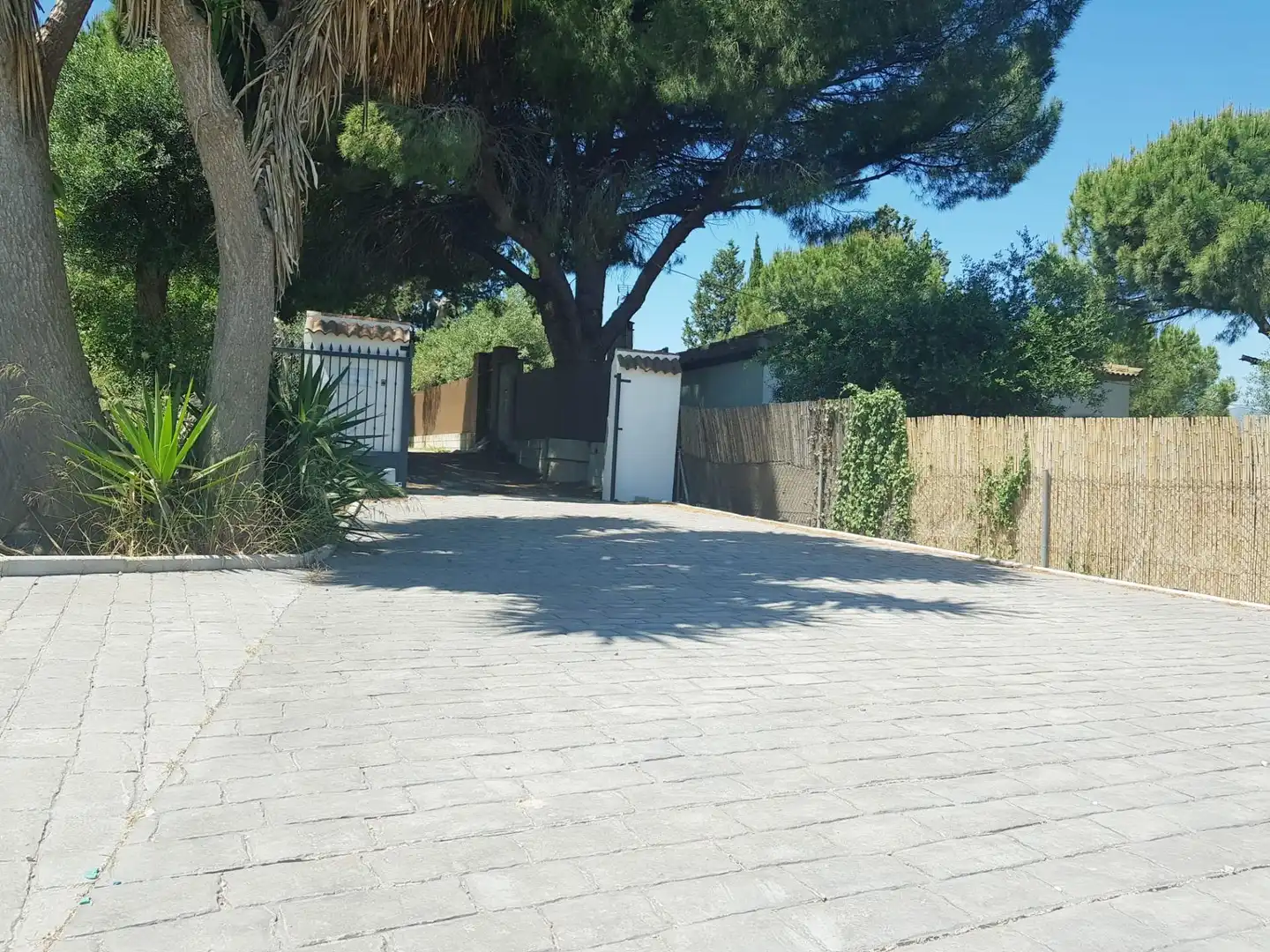 Vista exterior de Casa o xalet en venda en Pizarra amb Aire condicionat, Calefacció i Jardí privat