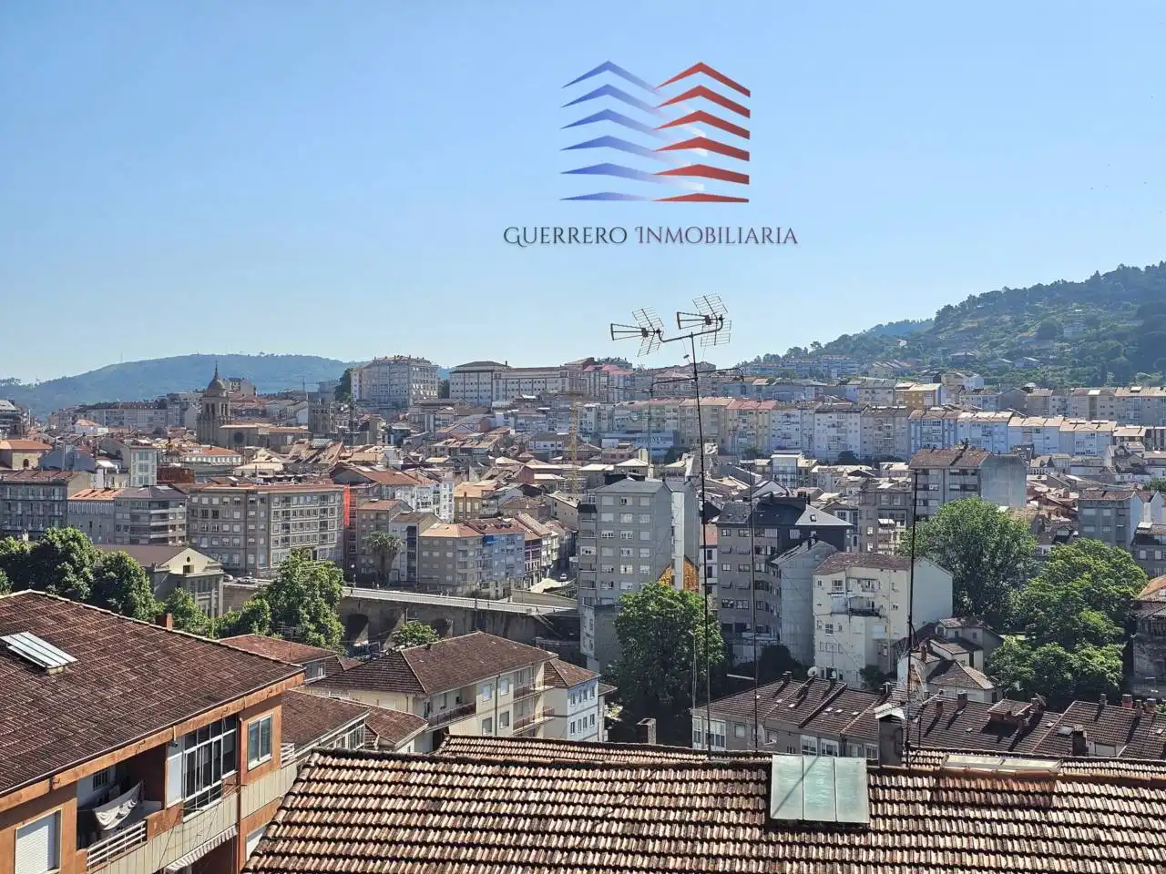 Vista exterior de Dúplex de lloguer en Ourense Capital  amb Calefacció, Parquet i Terrassa