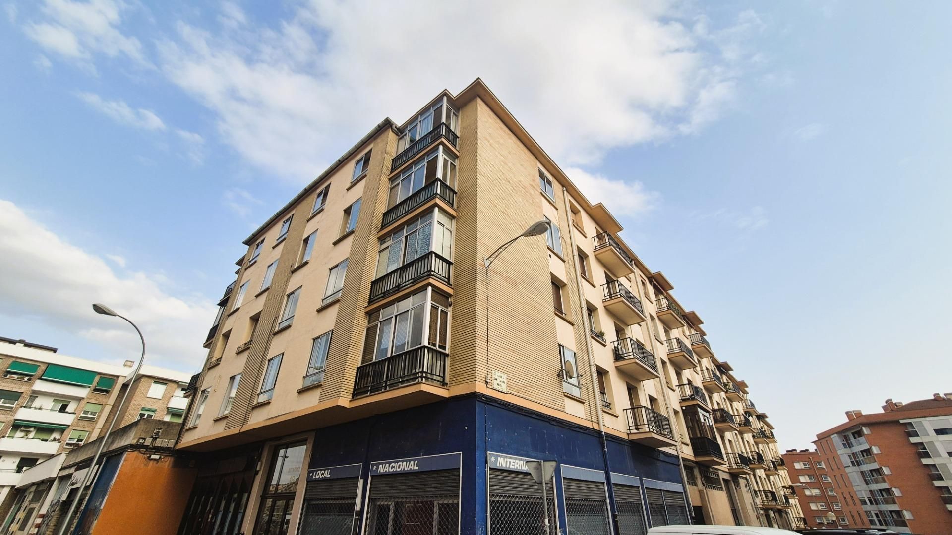 Vista exterior de Piso en venta en  Pamplona / Iruña con Calefacción, Parquet y Terraza