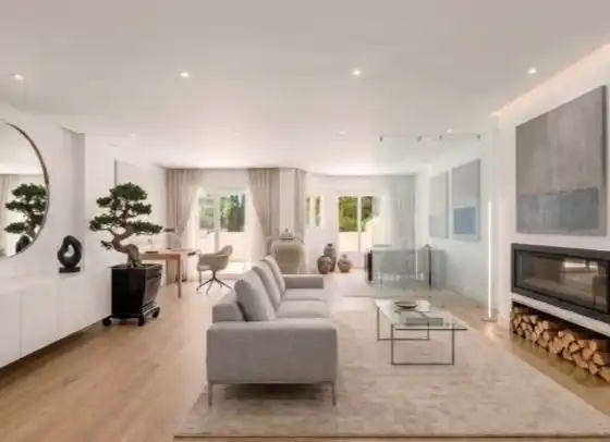 Sala de estar de Casa adosada en venta en Marbella con Aire acondicionado, Calefacción y Terraza