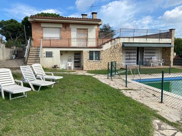 Xalet amb balcó en venda a Llagostera