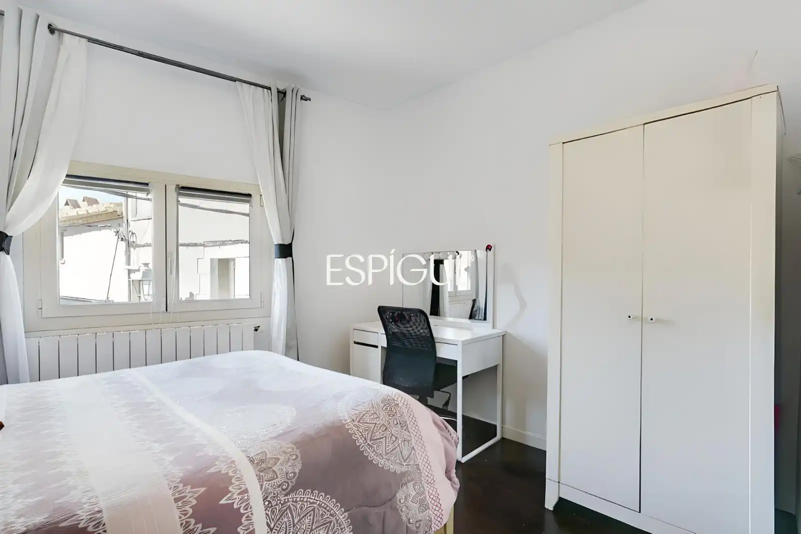 Habitación de Casa adosada en venta en Torroella de Montgrí con Aire acondicionado, Calefacción y Terraza