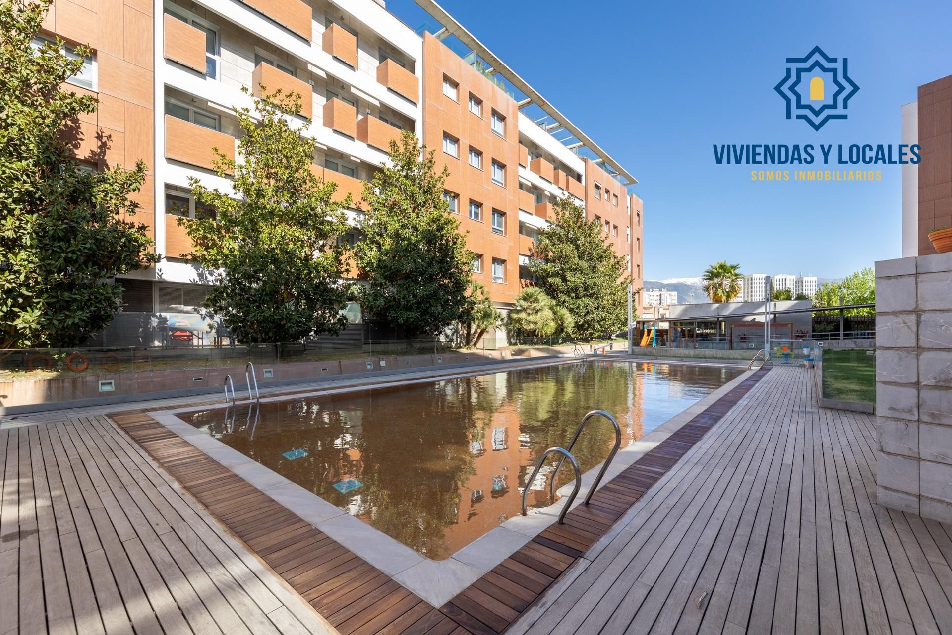 Piscina de Apartament en venda en  Granada Capital amb Aire condicionat, Moblat i Balcó