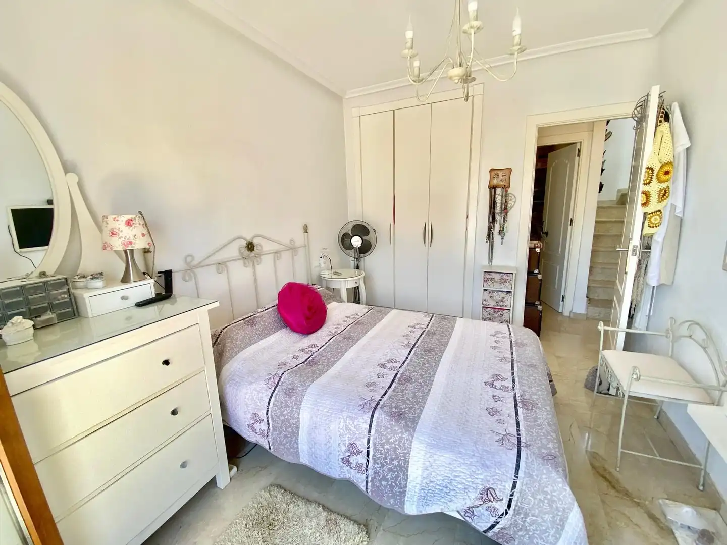 Dormitori de Casa o xalet en venda en Orihuela amb Terrassa, Piscina i Moblat