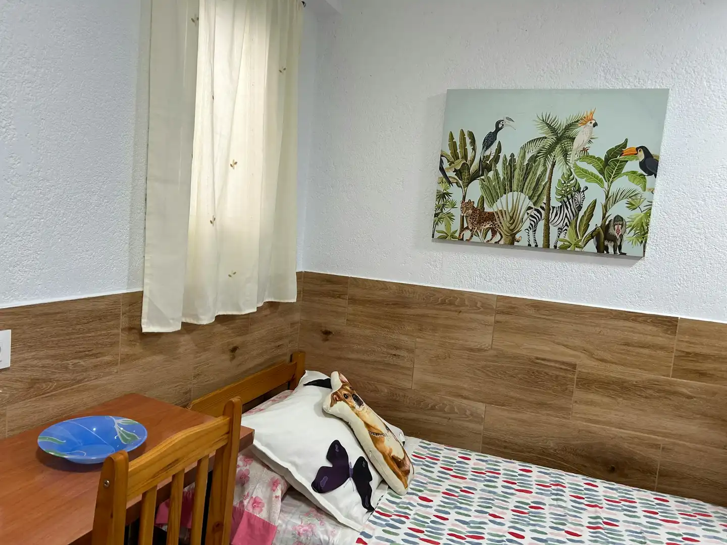 Dormitori de Pis de lloguer en L'Hospitalet de Llobregat amb Aire condicionat, Calefacció i Moblat