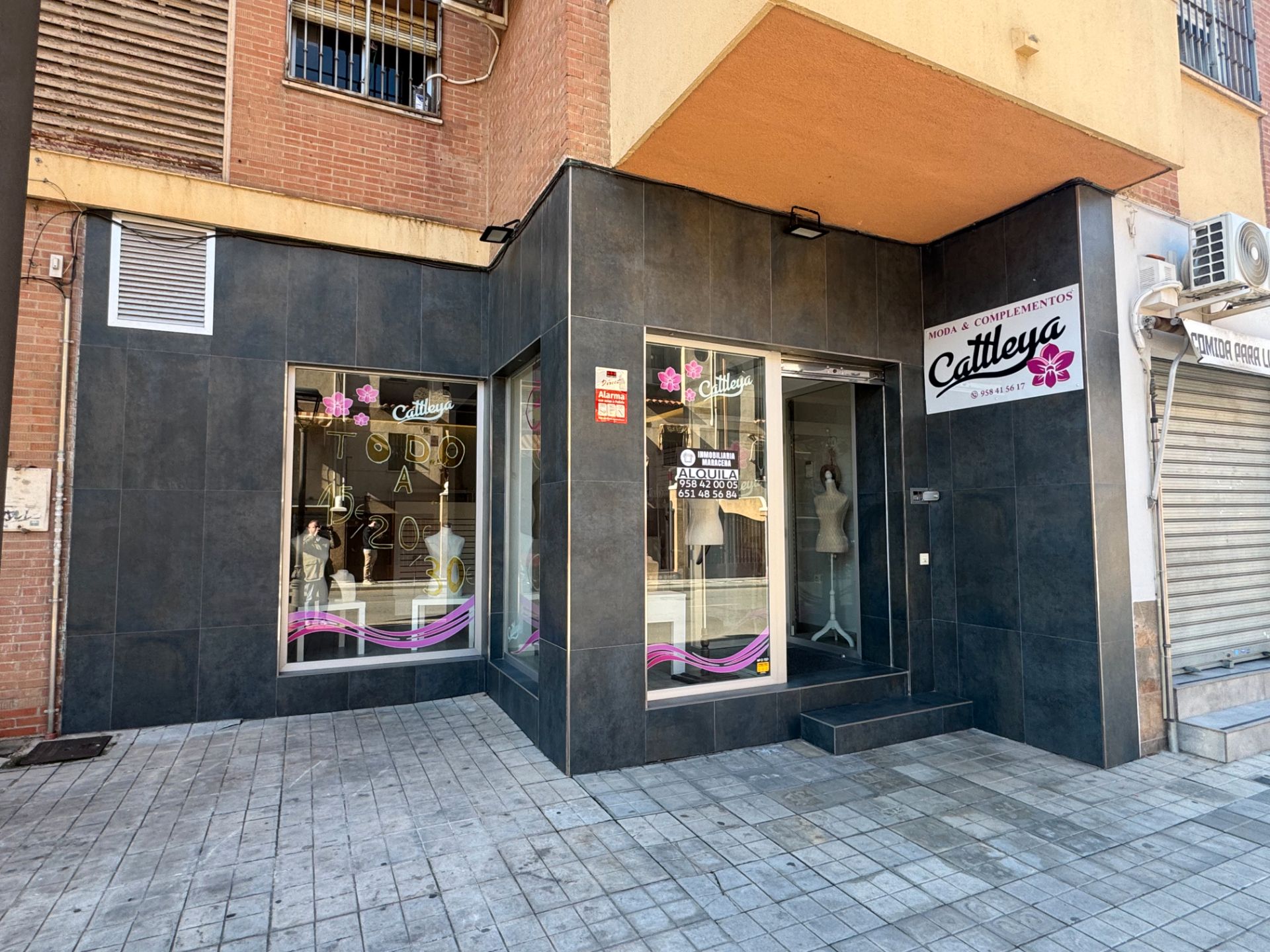 Premises for rent in Maracena  with Air Conditioner