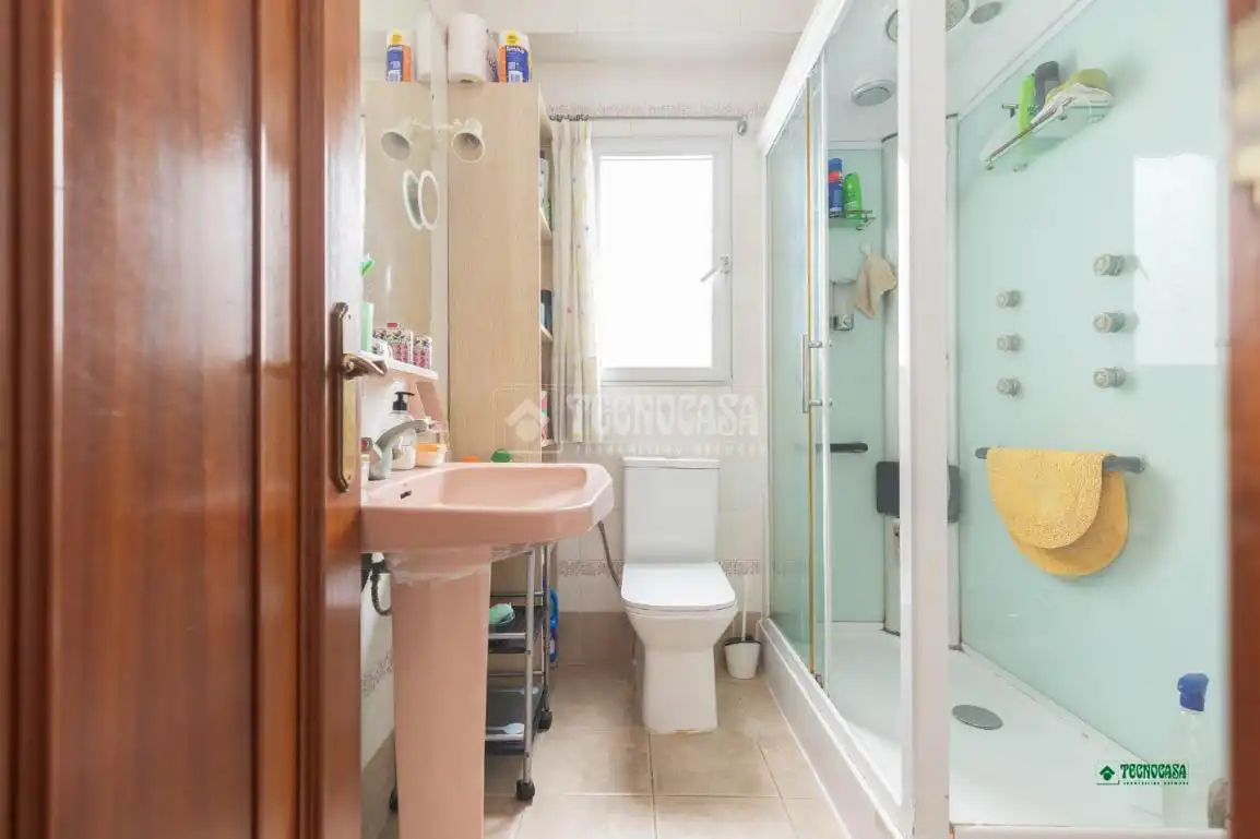 Bathroom of Flat for sale in Almería  with Heating and Terrace