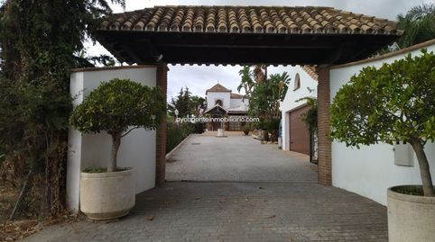 Villa en venta en Estepona, 3 dormitorios.