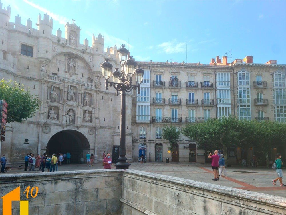 Vista exterior de Dúplex en venda en Burgos Capital amb Calefacció, Terrassa i Jacuzzi