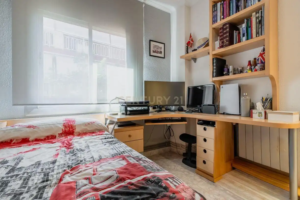 Dormitori de Apartament en venda en Sant Joan Despí amb Aire condicionat