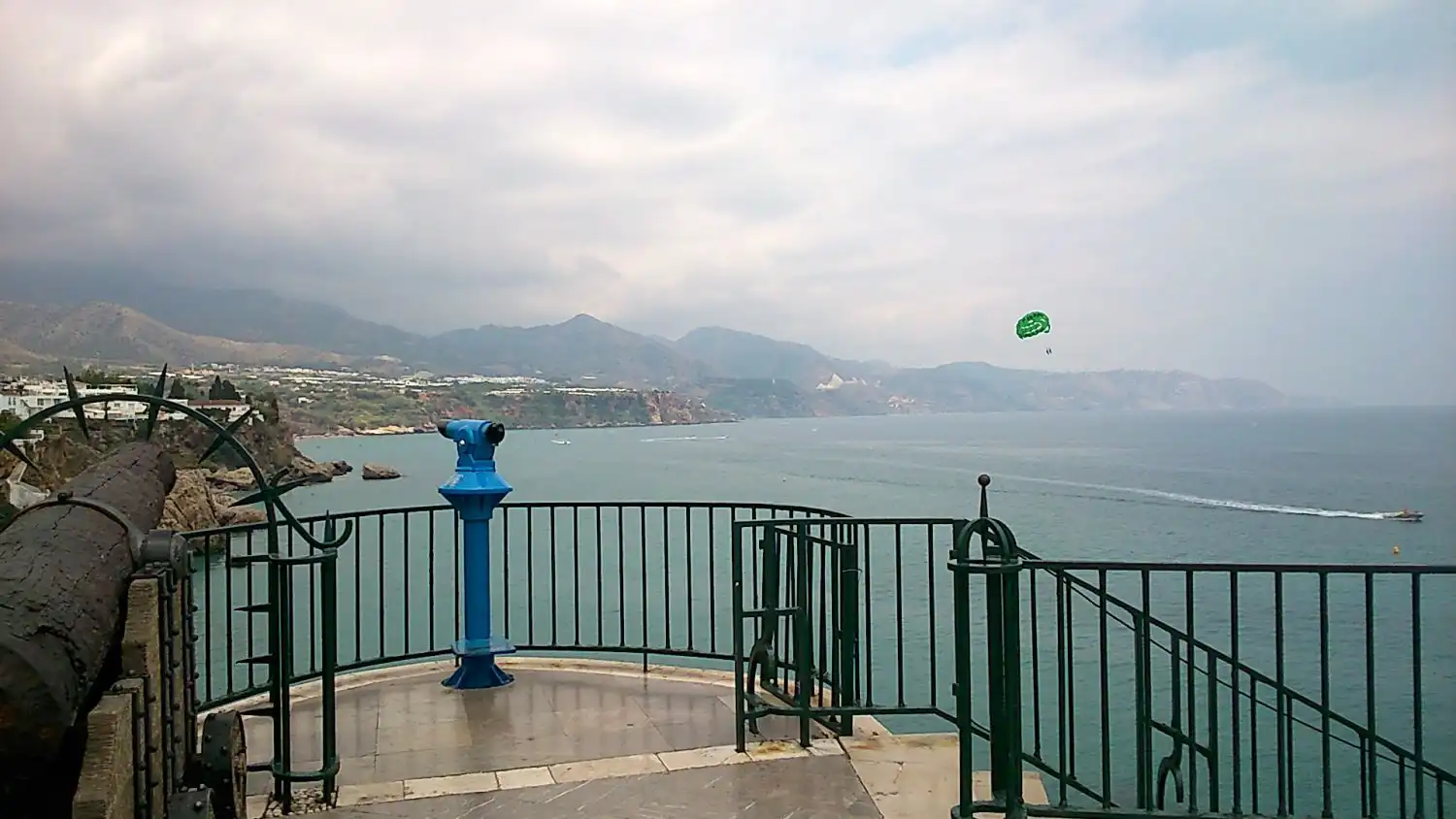 Casa adosada en venta en Nerja con Calefacción, Terraza y Balcón