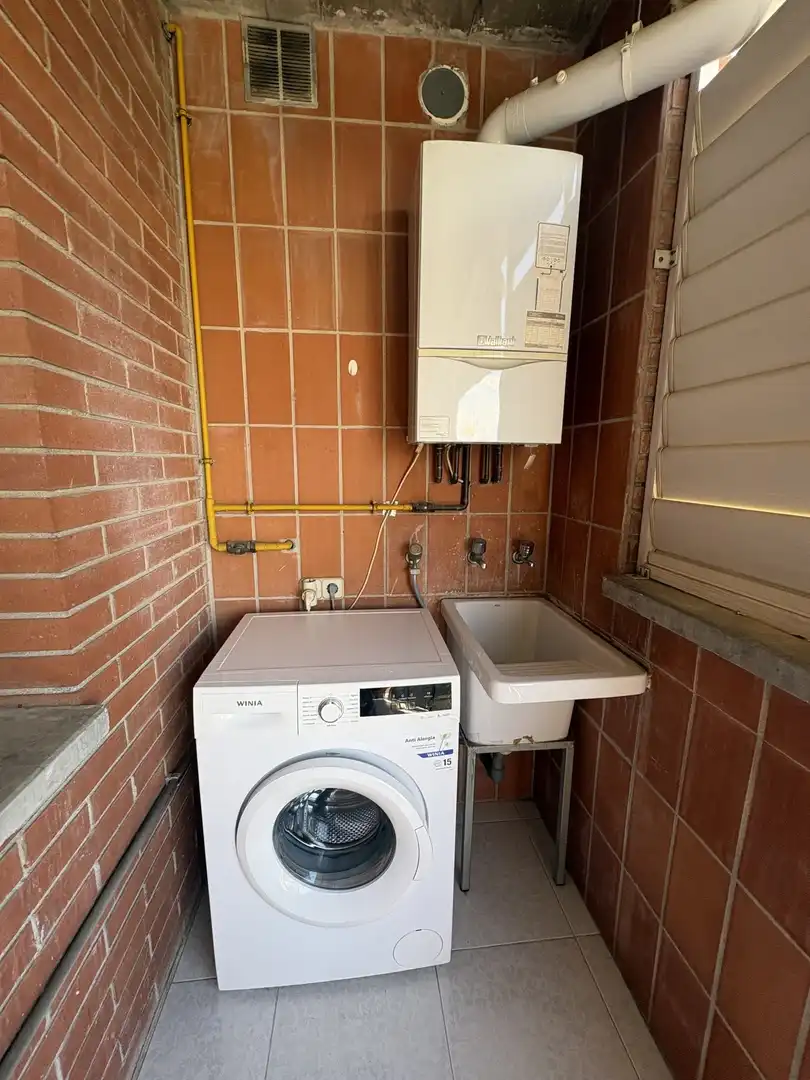 Badezimmer von Wohnung zur Miete in Girona mit Klimaanlage, Heizung und Möbliert