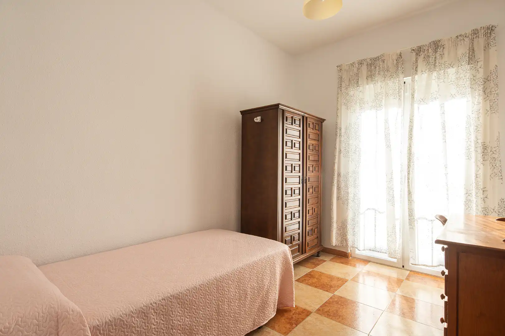 Schlafzimmer von Wohnung zum Verkauf in Granada mit Parkett, Möbliert und Ofen