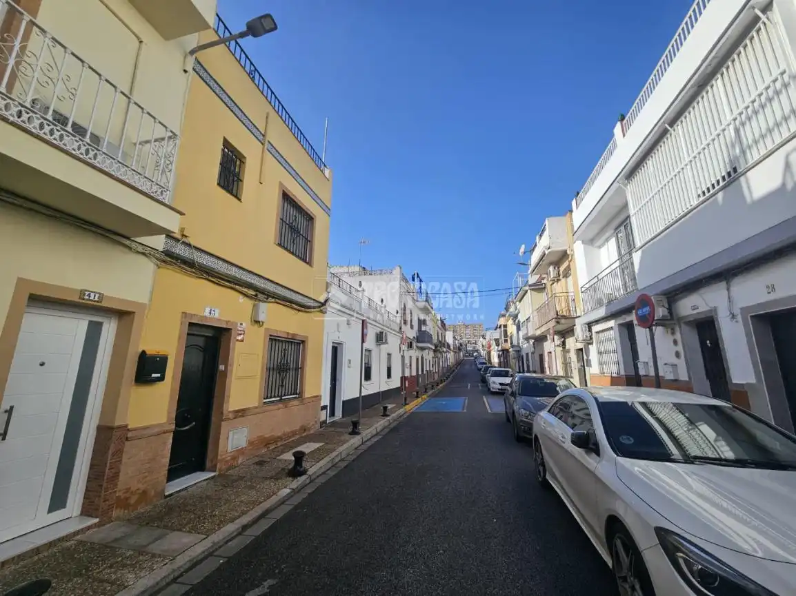 Vista exterior de Casa adosada en venda en San Juan de Aznalfarache