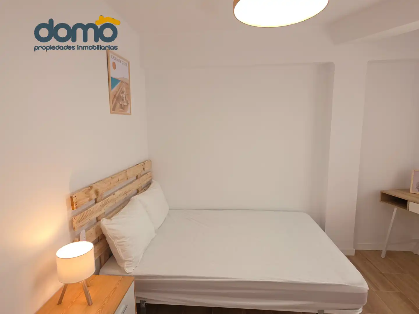 Dormitori de Pis per a compartir en Almería amb Aire condicionat, Moblat i Forn