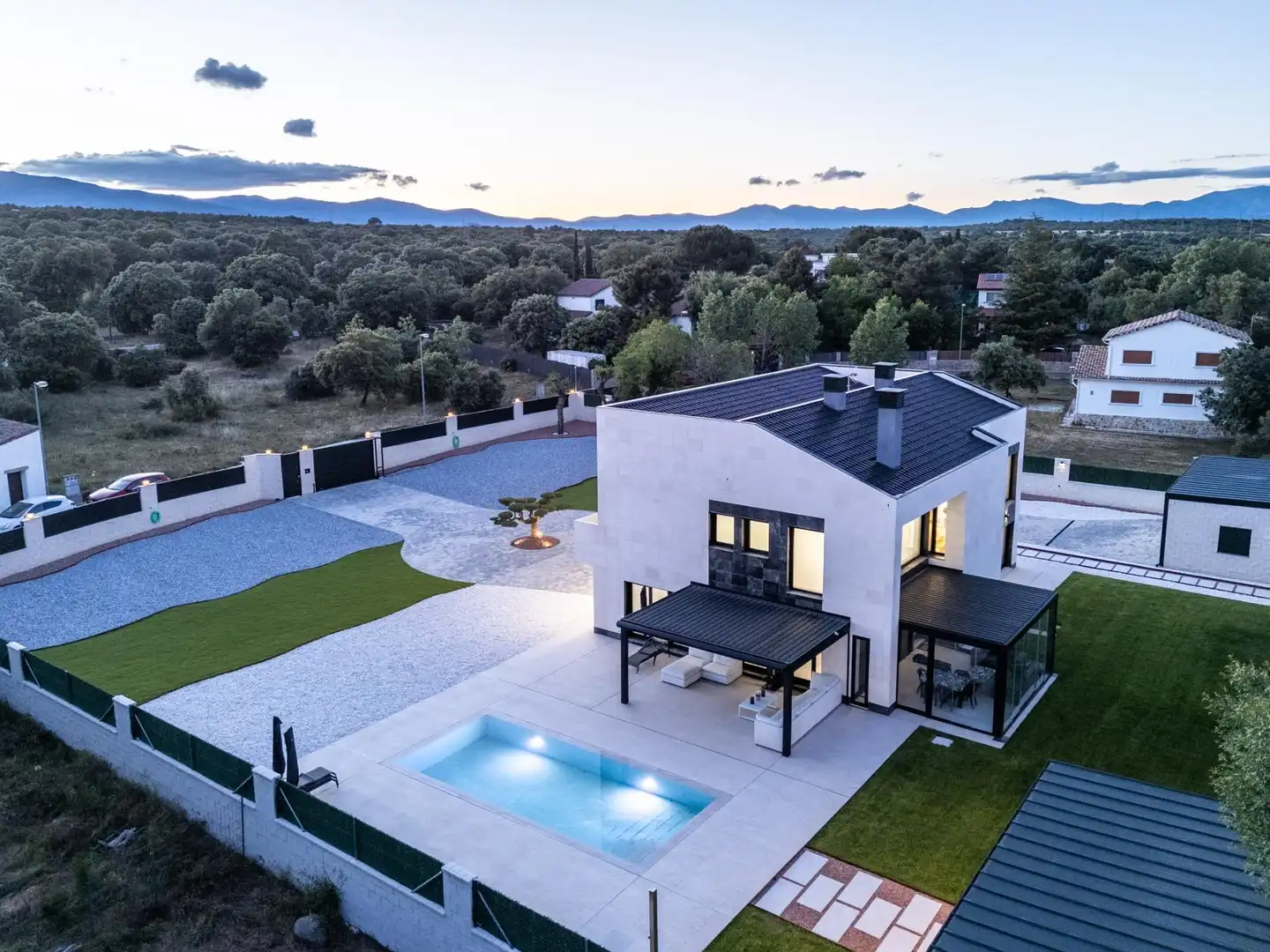Vista exterior de Casa o xalet en venda en Colmenarejo amb Aire condicionat, Calefacció i Jardí privat