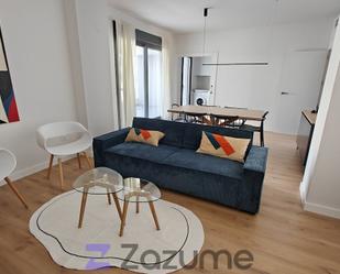 Sala d'estar de Pis de lloguer en  Sevilla Capital amb Aire condicionat, Jardí privat i Parquet
