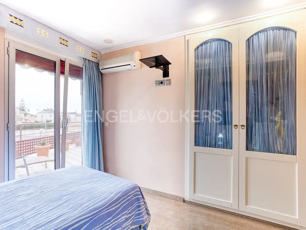 Dormitori de Casa o xalet en venda en Oliva amb Aire condicionat, Calefacció i Terrassa