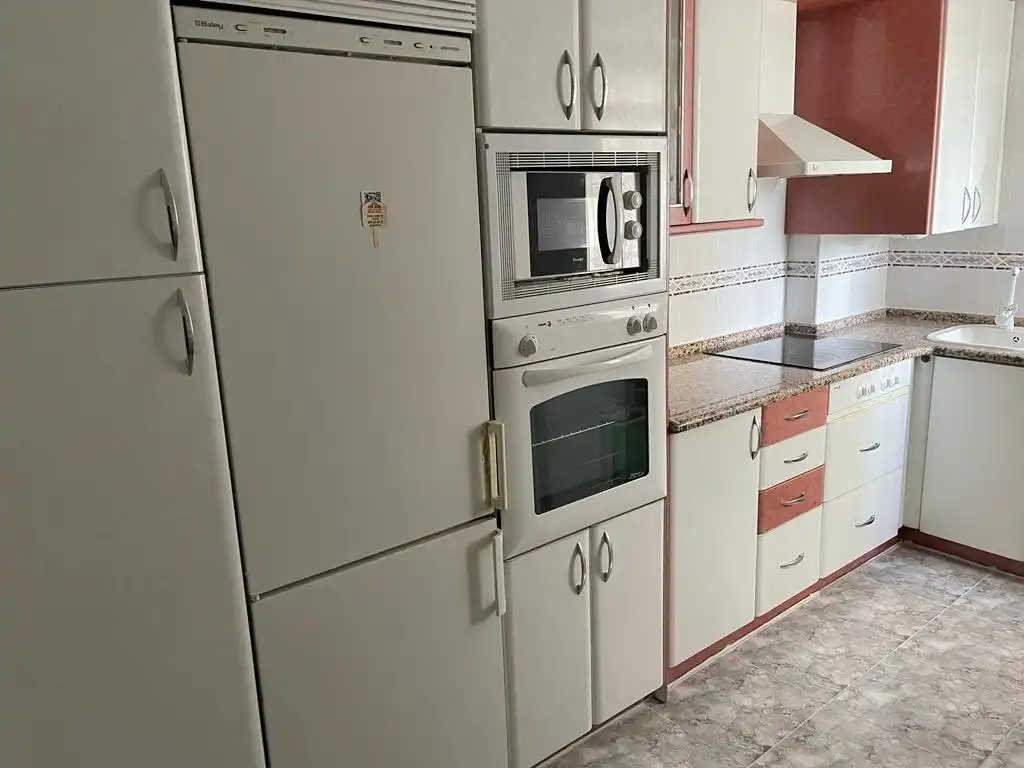 Kitchen of Flat for rent in  Zaragoza Capital  with Heating, Parquet flooring and Furnished