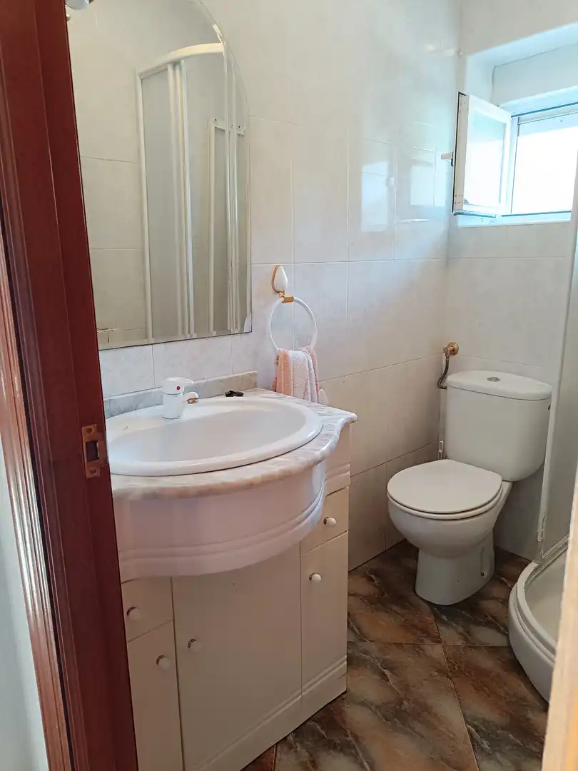 Bany de Casa o xalet en venda en Barruelo de Santullán amb Calefacció, Parquet i Terrassa