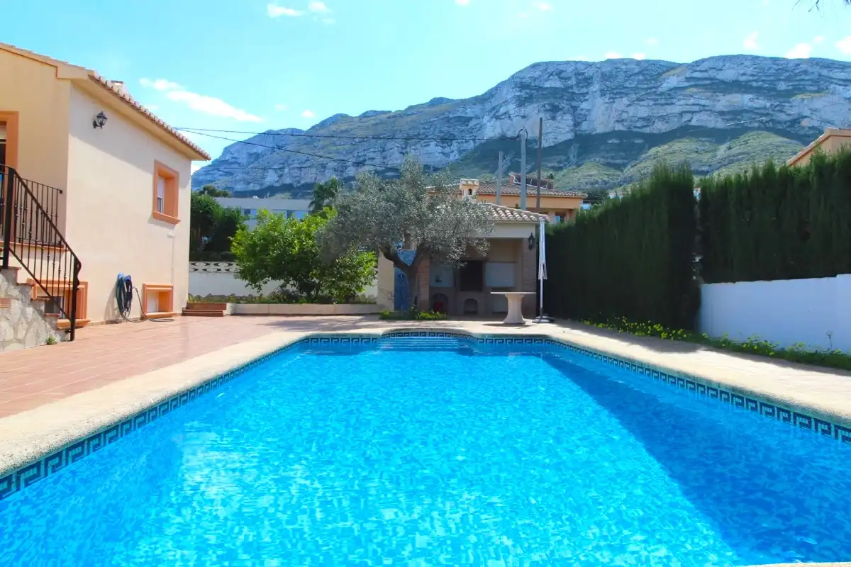 Chalet con piscina en venta en El Montgó, imagen 2